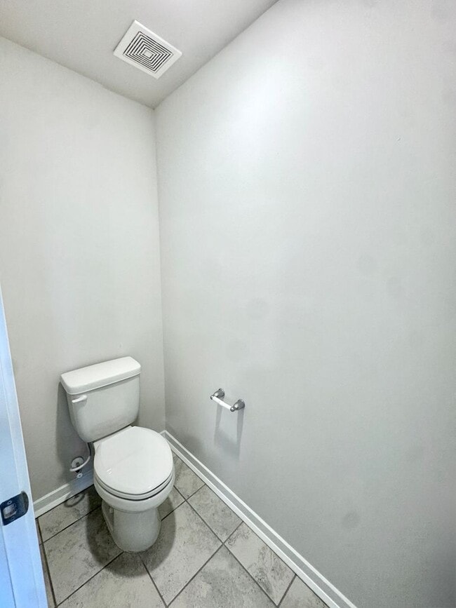 Building Photo - THREE BEDROOM/2.5 BATH TOWNHOME in Southern Lehigh School District