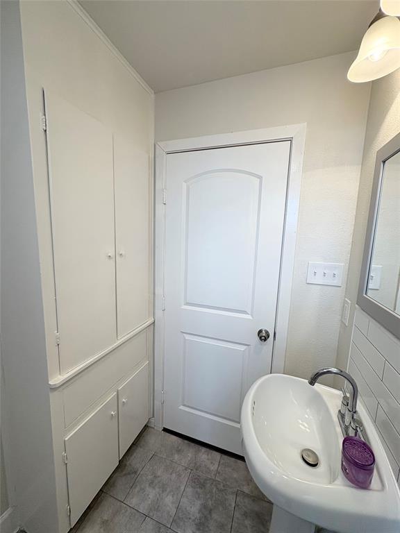 Building Photo - 3802 Westhampton Dr