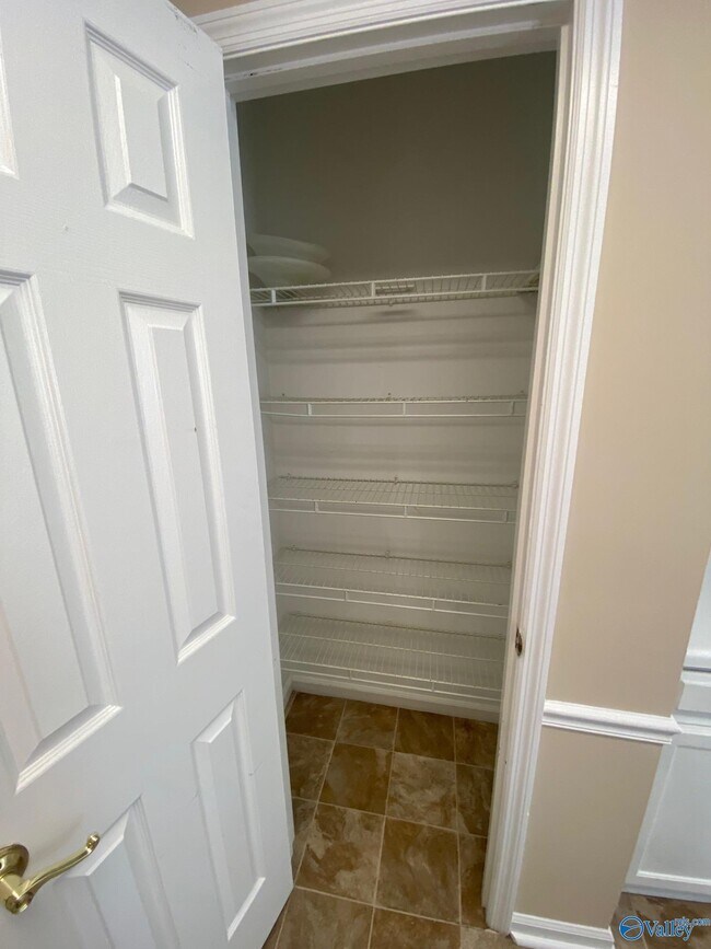 Building Photo - 523 Farmingdale Rd SE