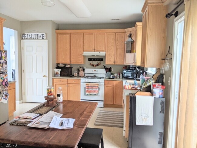 Building Photo - 282 Winding Hill Dr