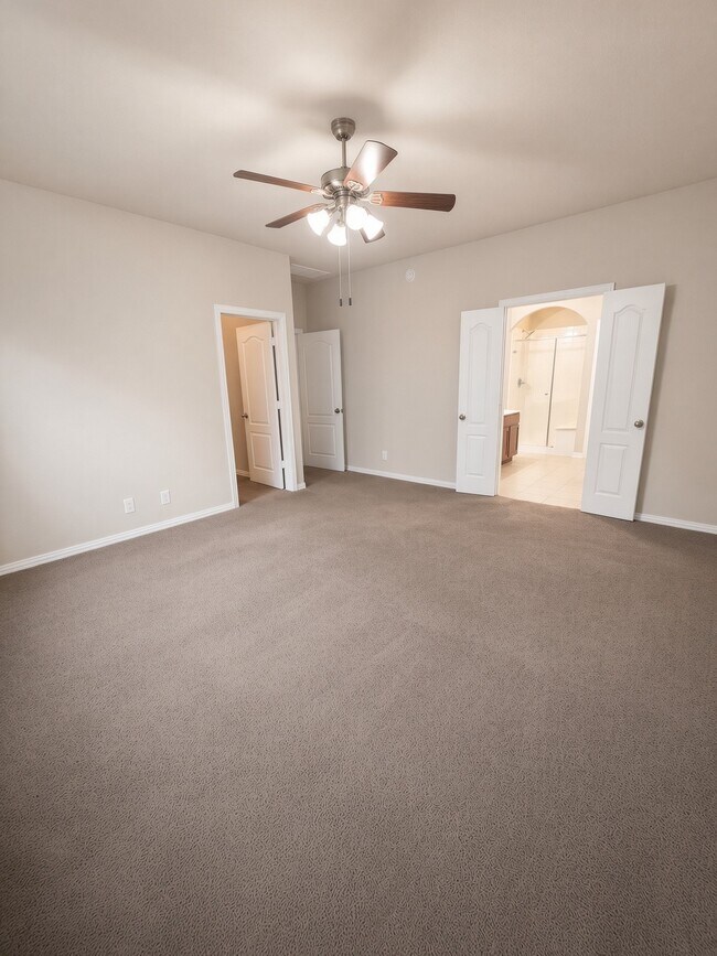 Building Photo - 8723 W Cres Lake Cir