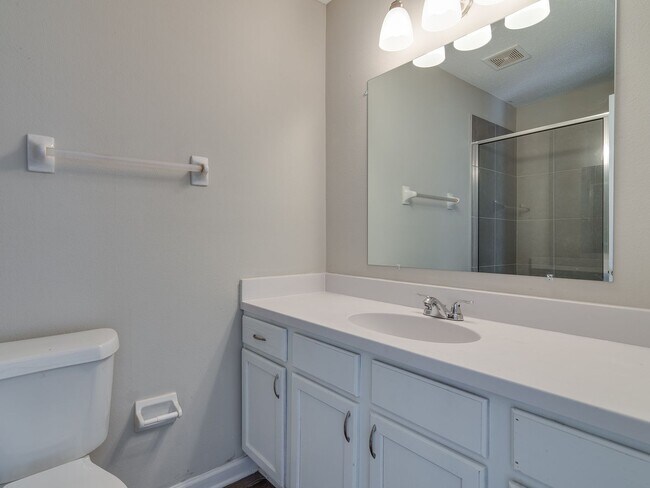 Building Photo - Nice and Bright! 3BR/2B home available for...