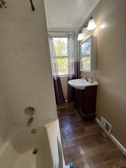 Building Photo - 7202 Sindall Rd