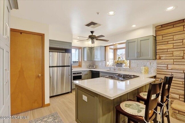 Building Photo - 8 Ortley Ave