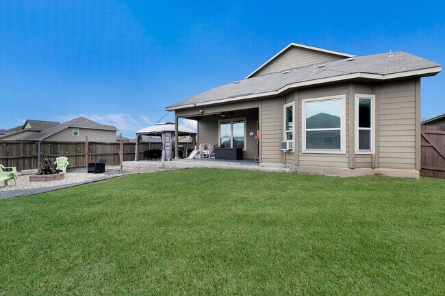 Building Photo - 5802 Acacia Farm