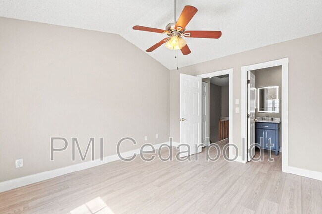 Building Photo - 2578 E Nichols Cir