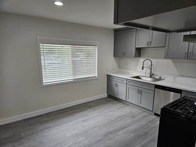 Building Photo - 3440 E 67th St