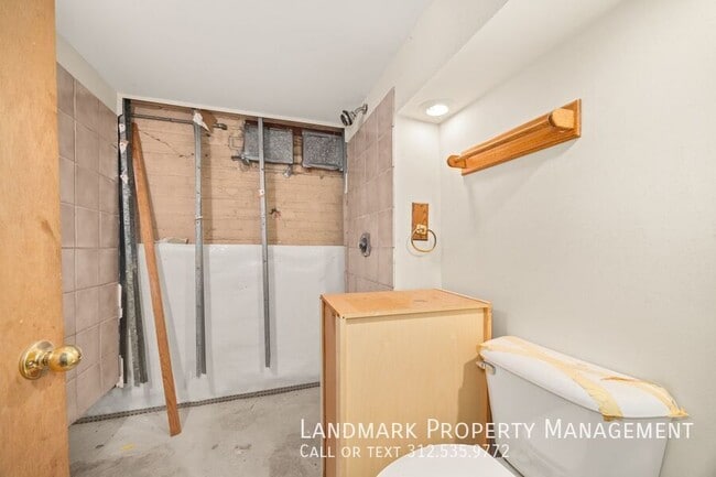 Building Photo - 6155 W School St