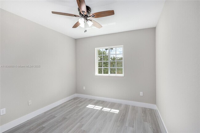 Building Photo - 942 SW 147th Ct