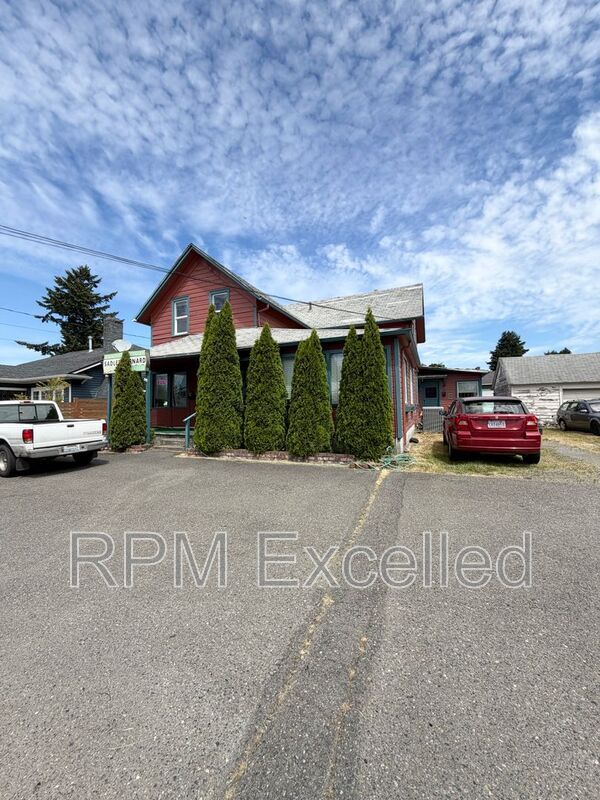 Building Photo - 717 W Stewart Ave