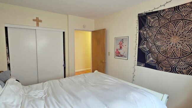 Building Photo - 1401 W Warner Ave