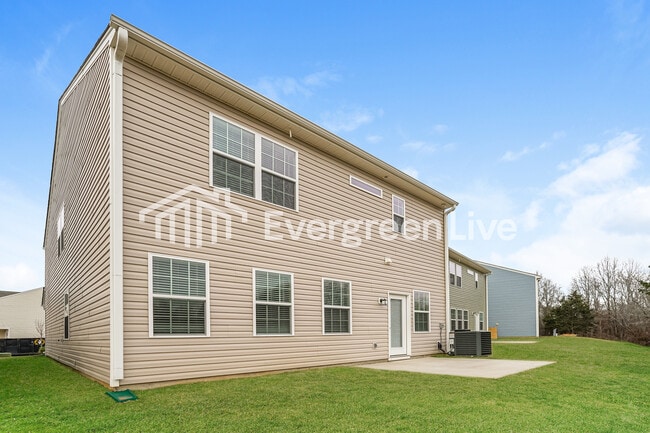 Building Photo - 5585 Hydrangea St