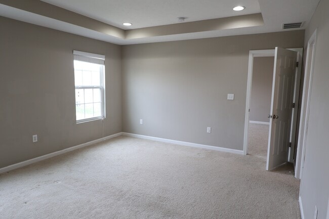 Building Photo - 1899 Lakecrest Dr