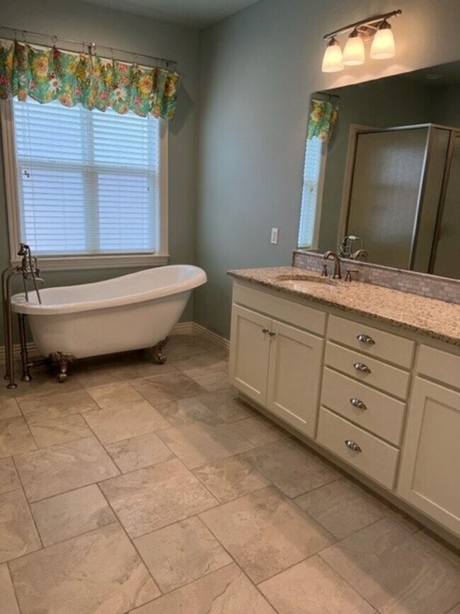 Building Photo - Wonderful home on the Scotsdale Golf cours...