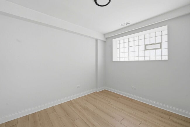 Building Photo - 2618 W Augusta Blvd