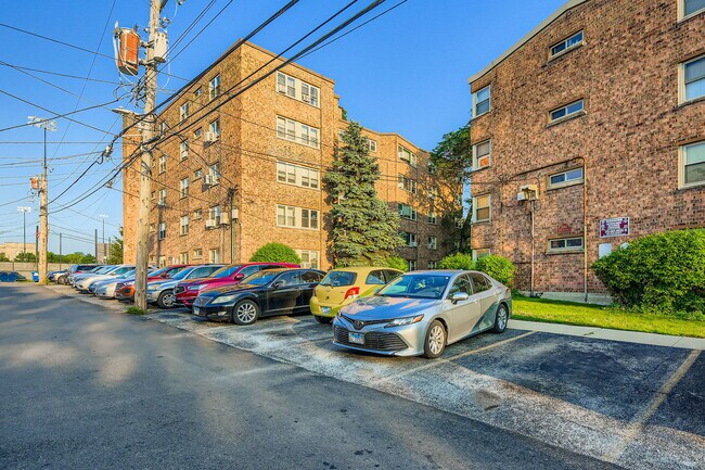 Building Photo - 2142 W Rosemont Ave