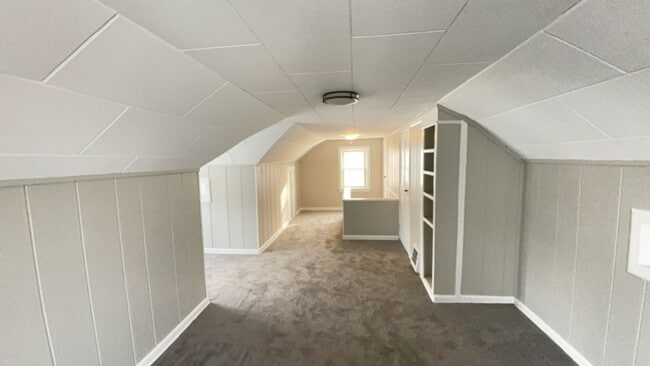 Building Photo - Three bedroom one bathroom home for rent