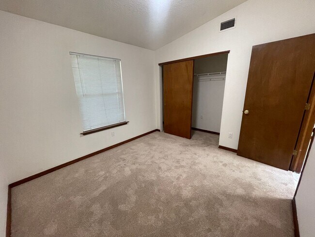 Building Photo - 3 Bedroom Near Mariposa Park in Taylor Ranch
