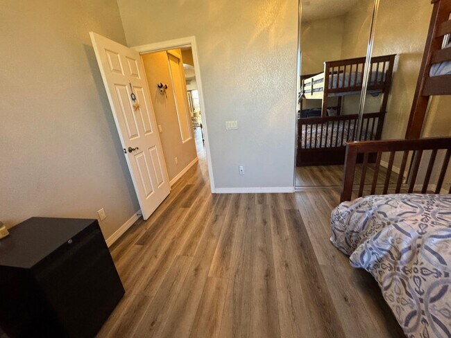 Building Photo - 3 BR Furnished w/Utilities-Vacation Rental- Laughlin Ranch