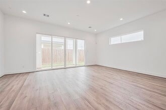 Building Photo - 3510 Hadley St