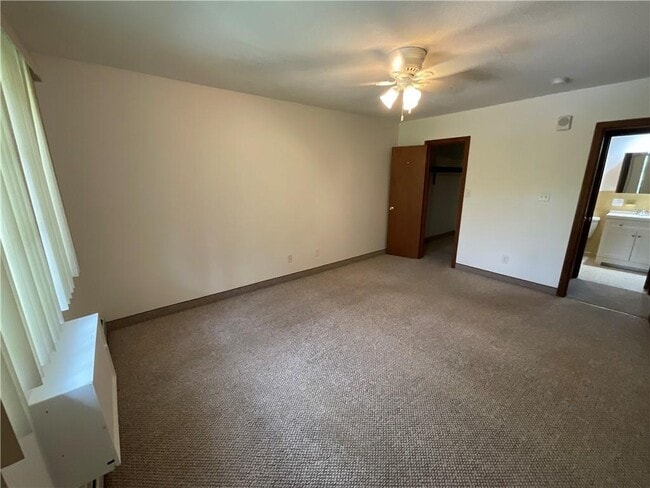 Building Photo - 680 Hartford Pike