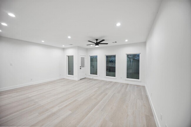 Building Photo - 8218 Lawler St