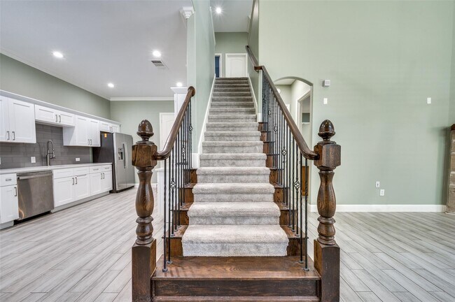 Building Photo - 4068 Winsor Dr