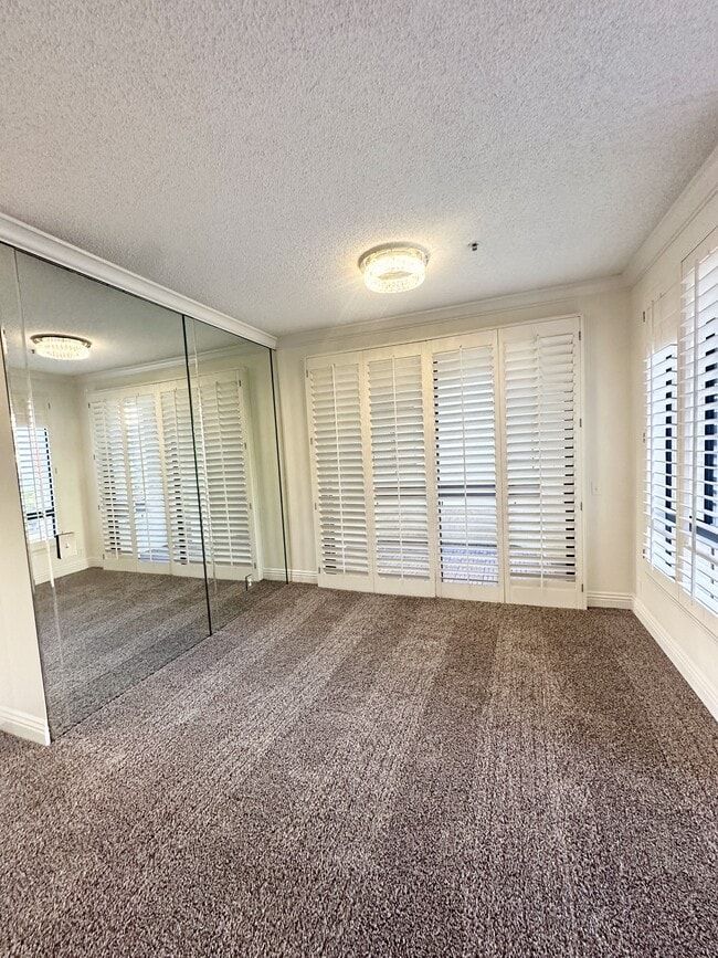 Building Photo - 5865 Friars Rd