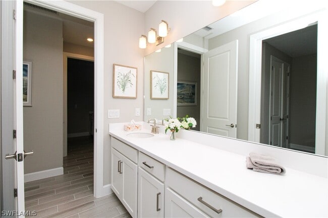 Building Photo - 15565 Vittorio St