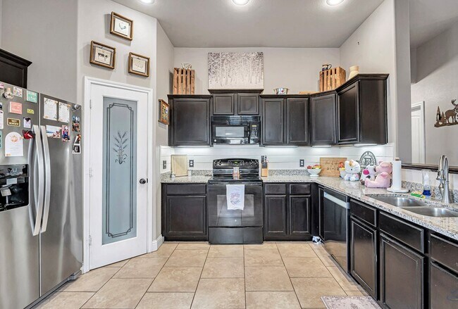 Building Photo - 705 E 95th St