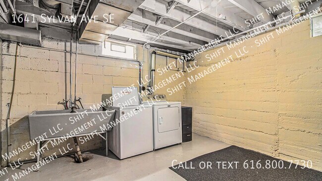 Building Photo - 1641 Sylvan Ave SE