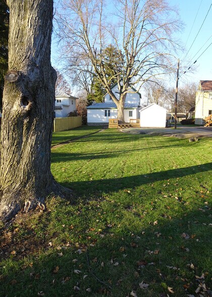 Building Photo - 415 E Lima St