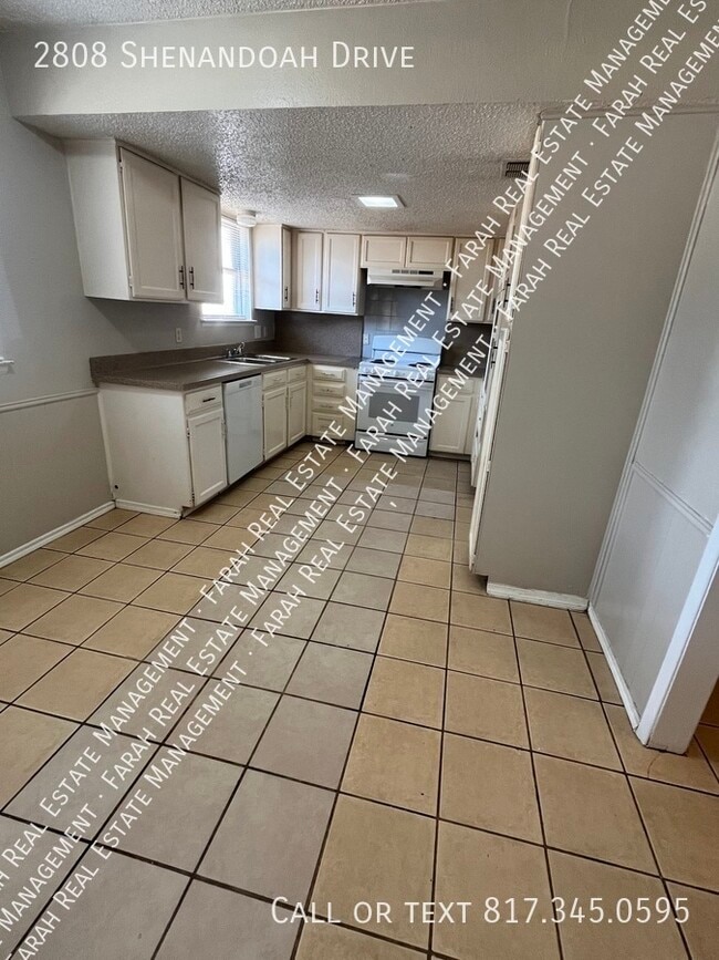 Building Photo - 2808 Shenandoah Dr