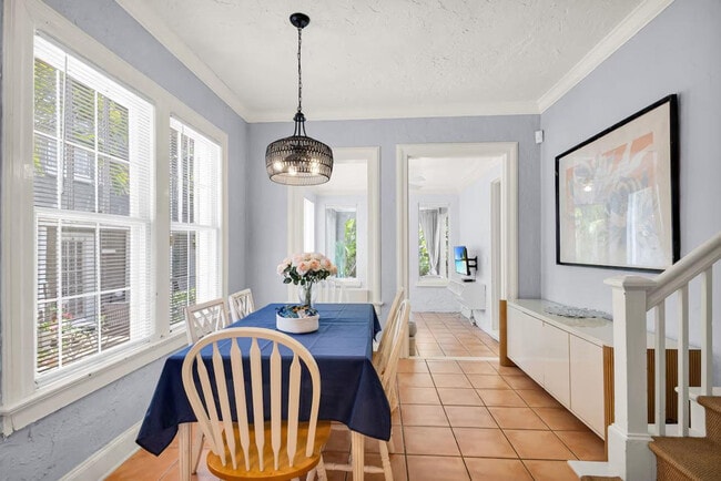 Building Photo - 511 29th St