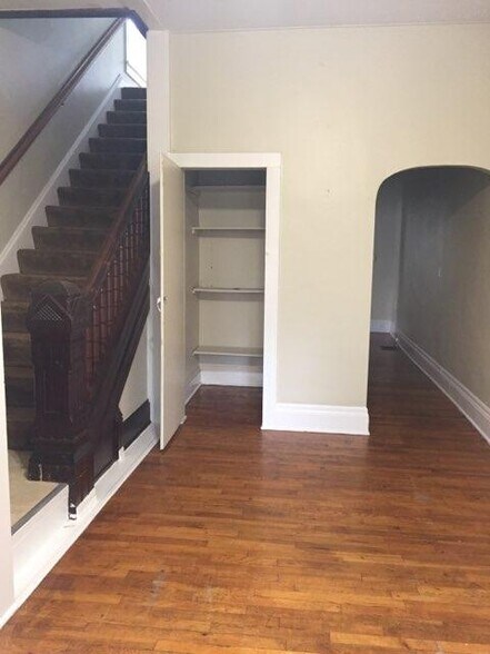 Building Photo - 256 W Sugartree St