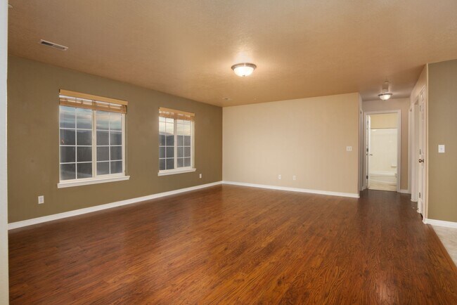 Building Photo - Large and Clean 3 Bed 2 Bath Eagle Mountai...