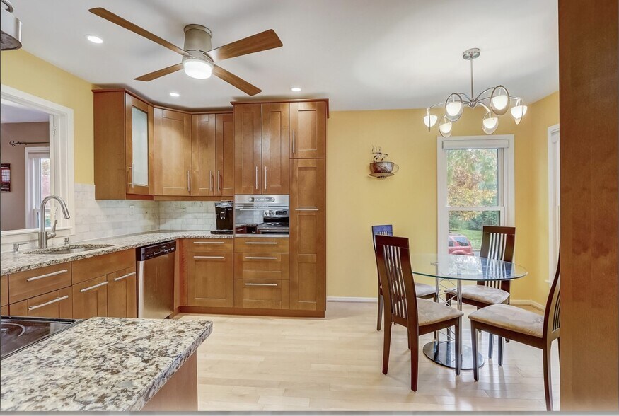 Building Photo - 909 Winchester Ct