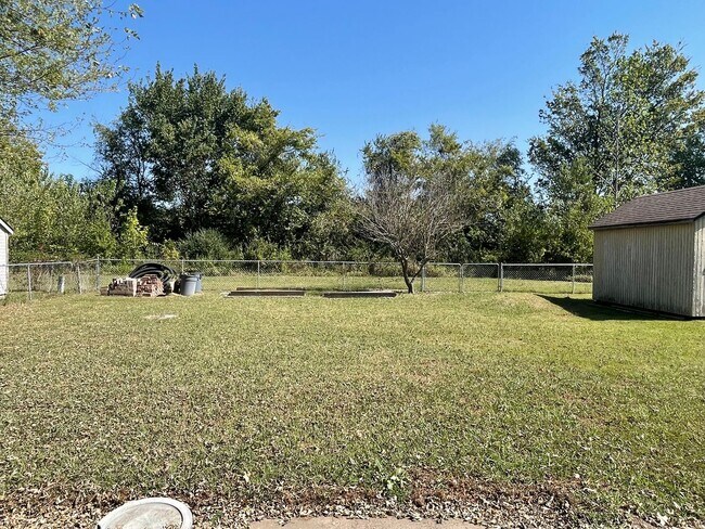 Building Photo - Cute remodeled 3Bd 1.5 bath