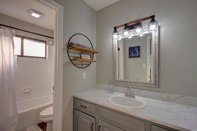 Building Photo - 3516 Skyline Blvd