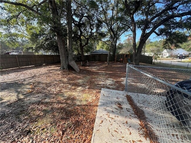 Building Photo - 303 Timber Ridge Dr