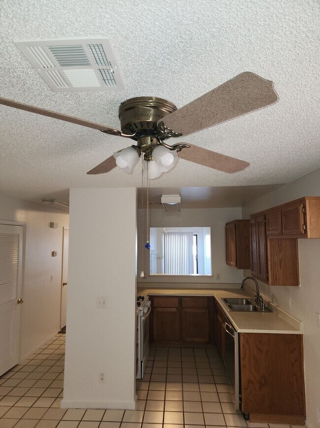 Building Photo - Single-Story 2 Bed, 2 Bath with 2-Car Garage in Gate Community