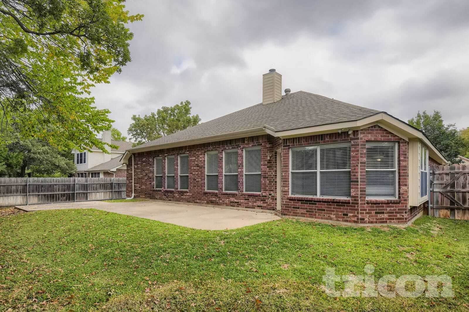 Building Photo - 2217 Forest Park Cir