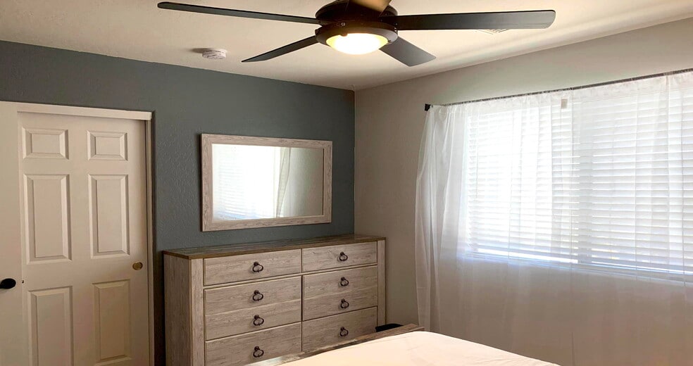 Building Photo - 15046 W Sells Dr