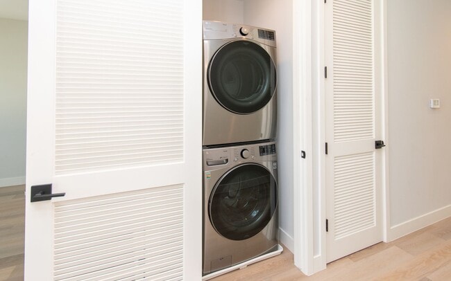 Building Photo - Want to live in the Carlsbad Village!