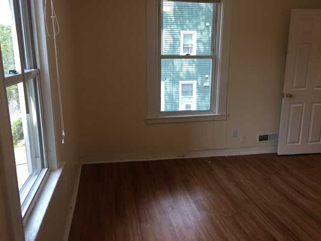 Building Photo - 86 Adeline St