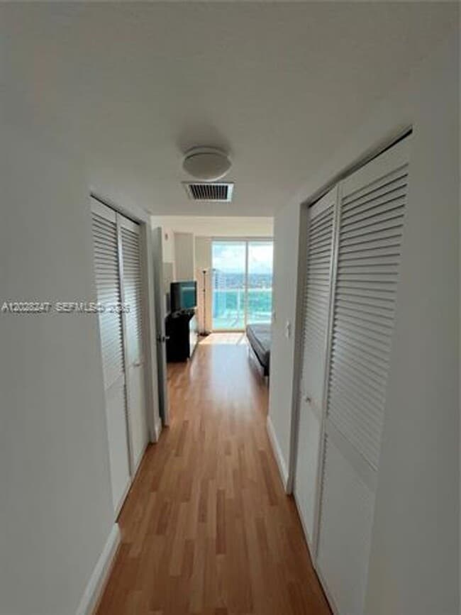 Building Photo - 1800 N Bayshore Dr