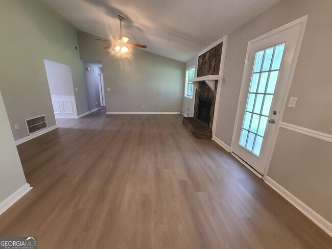 Building Photo - 2652 Creek Hollow Dr