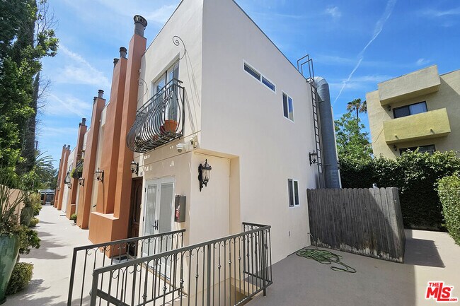 Building Photo - 4220 Fair Ave
