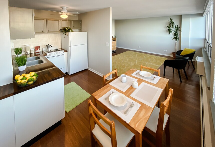 Building Photo - 6171 N Sheridan Rd