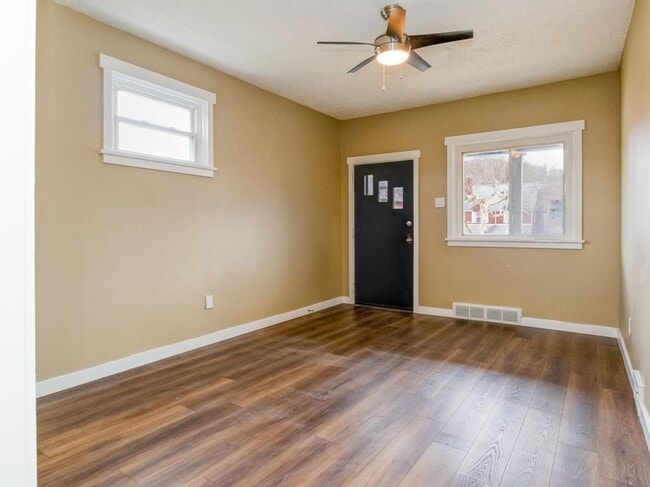 Building Photo - 2319 7th Ave